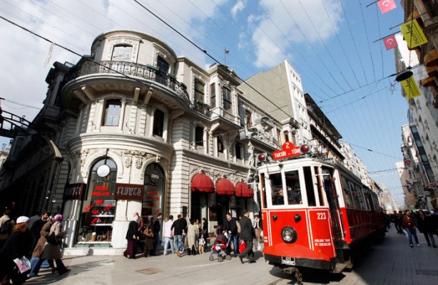 Ruslar peş peşe Türkiye'den ayrılmaya başladı! 44 bin kişi ülkeyi terk etti, işte sebebi...