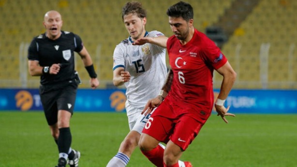 Foto - Ruslar Türkiye yenilgisini hazmedemedi! Türk futbolcuya ateş püskürdüler