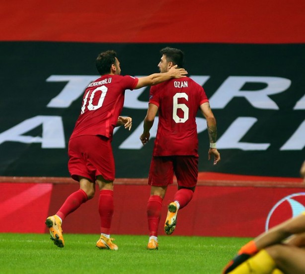 Foto - Ruslar Türkiye yenilgisini hazmedemedi! Türk futbolcuya ateş püskürdüler