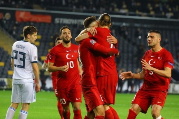 Foto - Ruslar Türkiye yenilgisini hazmedemedi! Türk futbolcuya ateş püskürdüler