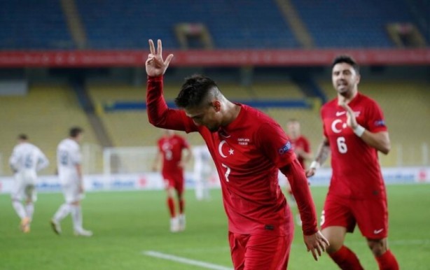 Foto - Ruslar Türkiye yenilgisini hazmedemedi! Türk futbolcuya ateş püskürdüler