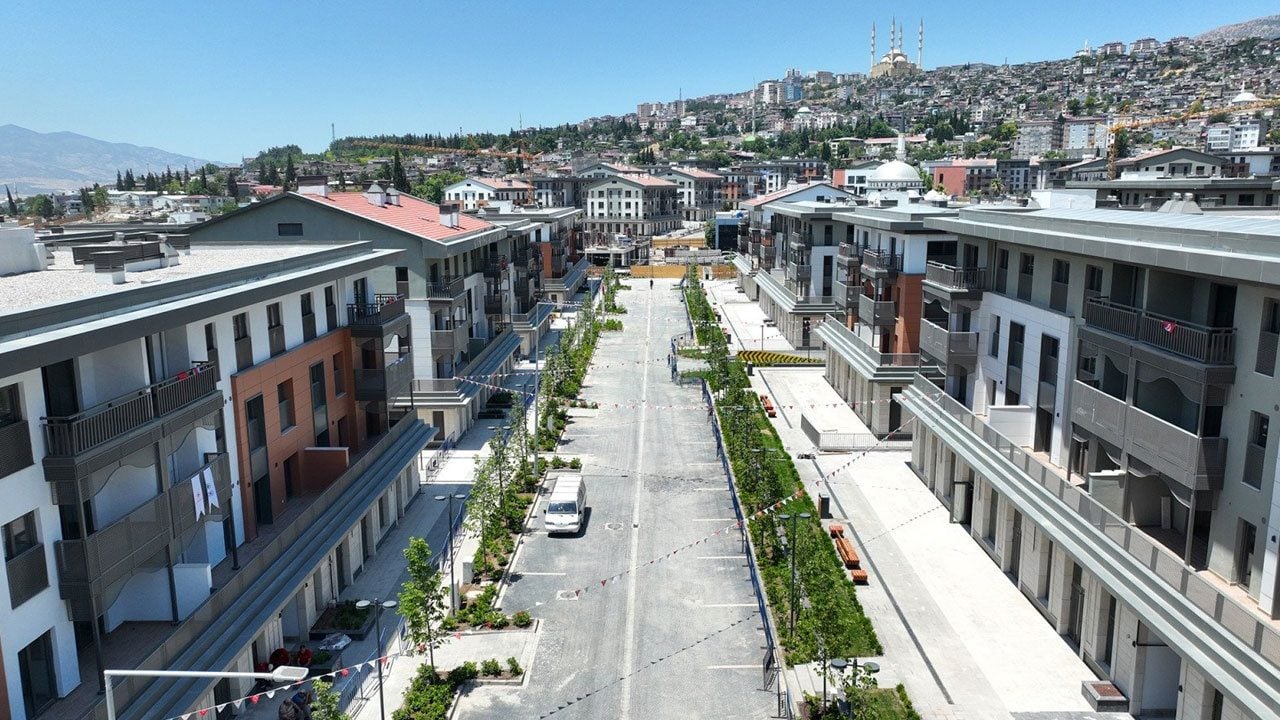 Foto - Ruslar uzaklardan görüyor muhalifler yakından göremiyor: Deprem konutları için neler dediler neler?