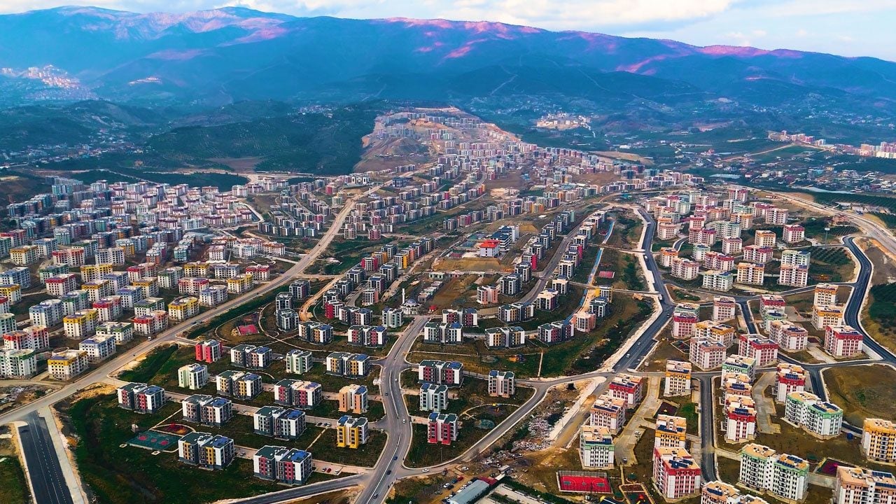 Foto - Ruslar uzaklardan görüyor muhalifler yakından göremiyor: Deprem konutları için neler dediler neler?