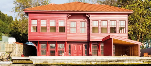 Ruslar ve İranlılar istiyordu! Boğaz'ın kırmızı yalısı rekor fiyata satıldı