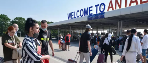 Foto - Ruslar yerine şimdi onlar Türkiye'ye akın etmeye başladı! Herkes şaşkın, uçak üstüne uçak iniyor