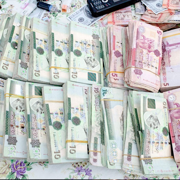 Foto - Rusların Hafter için bastığı sahte paralara el kondu