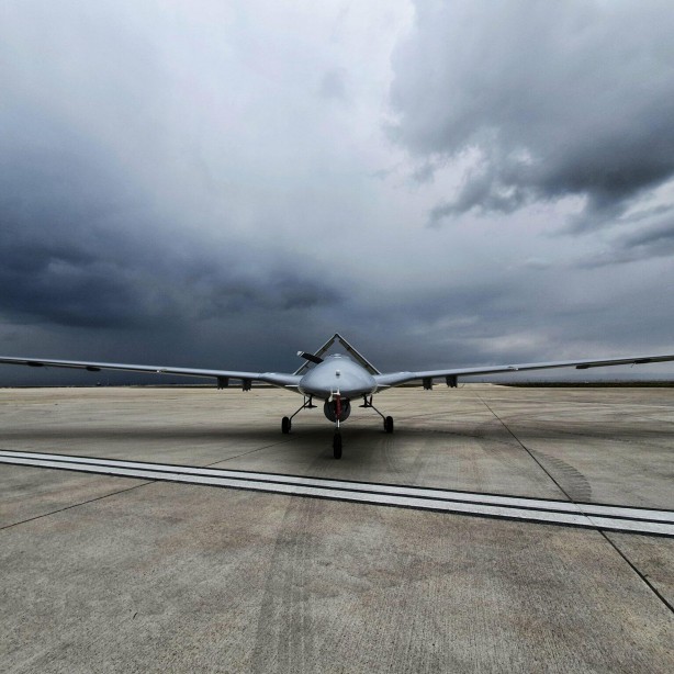 Foto - Rusların TB2 SİHA'ları kör etme girişimi sonuçsuz kaldı! Olayın şokunu atlatamayan Avrupa ülkesinden sürpriz Türkiye çıkışı