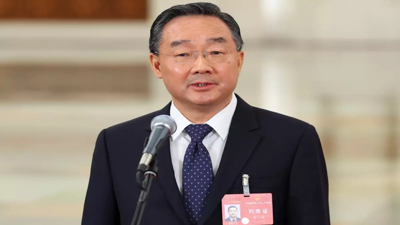 Foto - Rüşvet aldığı tespit edilen bakana iki yıl hapis cezası