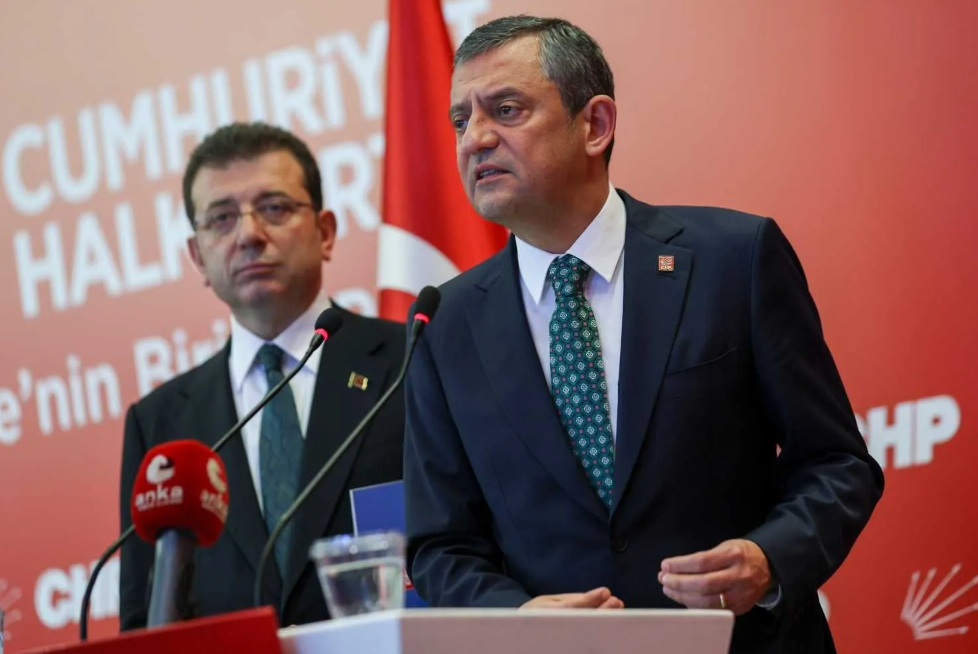 Rüşvet, yolsuzluk ve kirli ilişkiler! Böyle büyük paraların döndüğü, siyasi dava mı olur? 