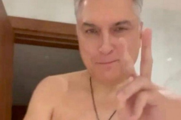 Rusya Kara Kuvvetleri Başkomutan yardımcısının çıplak dansı olay oldu