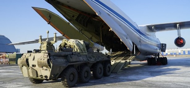 Foto - Rusya resmen yerleşti! Karabağ için 170 uçak havaladı