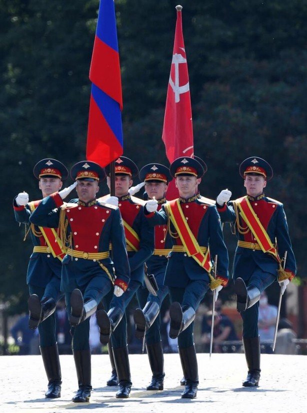Foto - Rusya'da askerler sahaya indi! O detay büyük tepki çekti