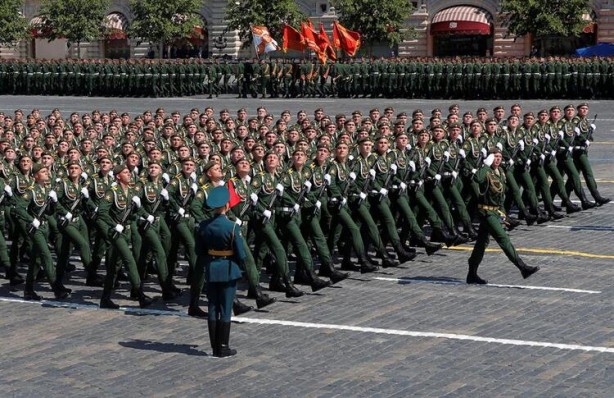 Foto - Rusya'da askerler sahaya indi! O detay büyük tepki çekti