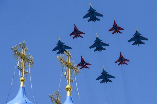 Foto - Rusya'da askerler sahaya indi! O detay büyük tepki çekti