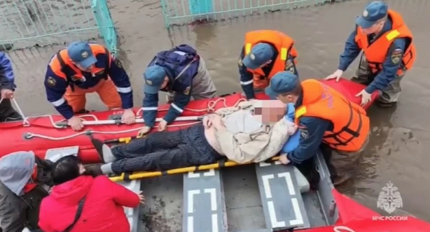 Foto - Rusya’da baraj patladı! Şehir sular altında kaldı