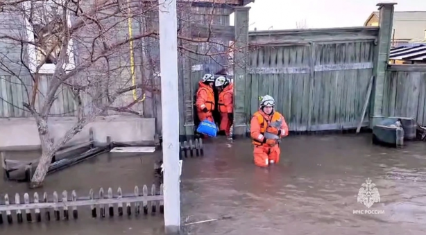 Foto - Rusya’da baraj patladı! Şehir sular altında kaldı