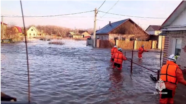 Foto - Rusya’da baraj patladı! Şehir sular altında kaldı