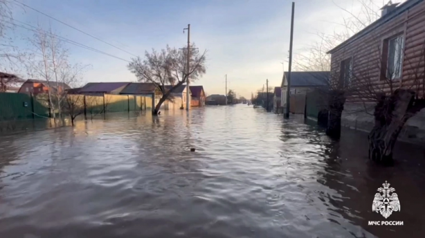 Foto - Rusya’da baraj patladı! Şehir sular altında kaldı