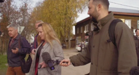 Foto - Rusya’da şok etkisi yaptı! Putin’in partisinin adayını ezdi geçti, bunu yapan temizlik görevlisi