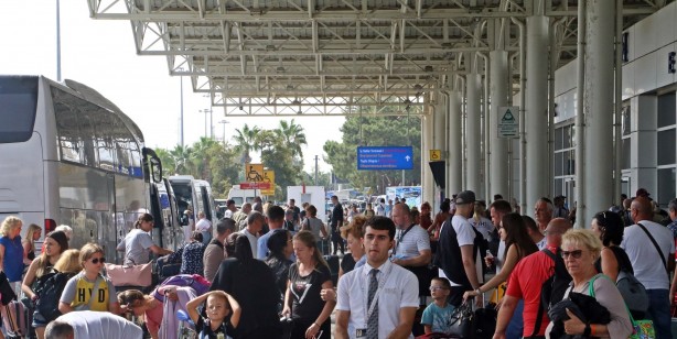 Foto - Rusya'daki seferberlik sonrası Türkiye'ye akın başladı! Ek seferler konuldu