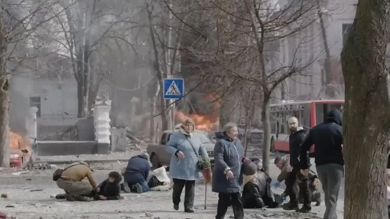 Foto - Rusya'dan korkunç saldırı: İnsan bedenleri her yerde!