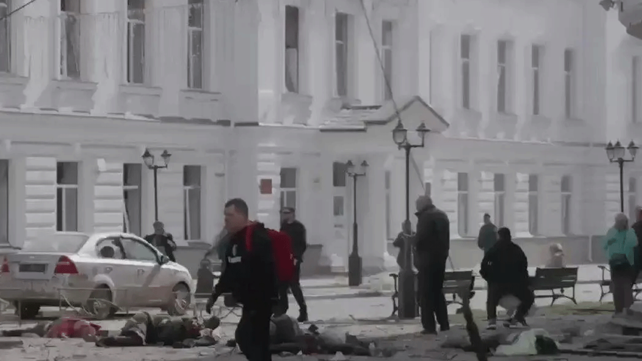 Foto - Rusya'dan korkunç saldırı: İnsan bedenleri her yerde!