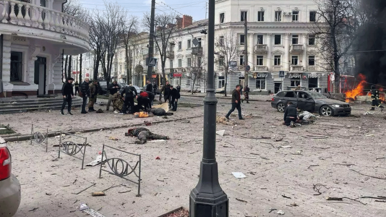 Foto - Rusya'dan korkunç saldırı: İnsan bedenleri her yerde!