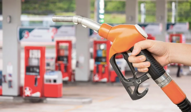 Foto - Rusya'dan ucuza petrol alınıyor ama akaryakıt fiyatları düşmüyor! Ünlü isim 'Allah emri değil' diyerek önemli detayı açıkladı