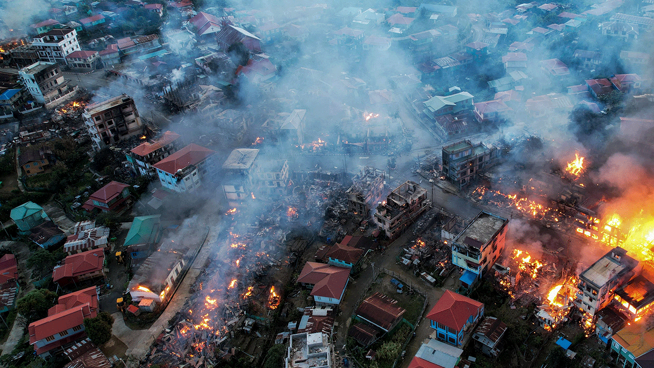 Rusya'nın verdiği uçaklarla onlarca Müslüman'ı katlettiler! Adeta soykırım yapıyorlar