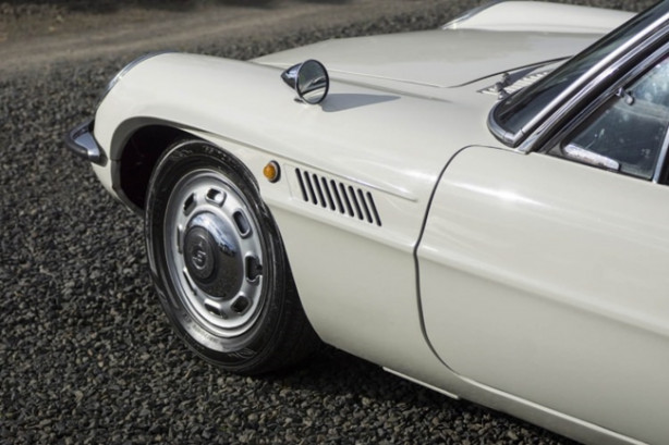 Foto - RX-8'in atasına istenen fiyat dudak uçuklatıyor