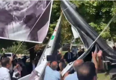 Foto - Saadet Partililer, Temel Karamollaoğlu utanın! Ayeti herkesin önünde yırttılar