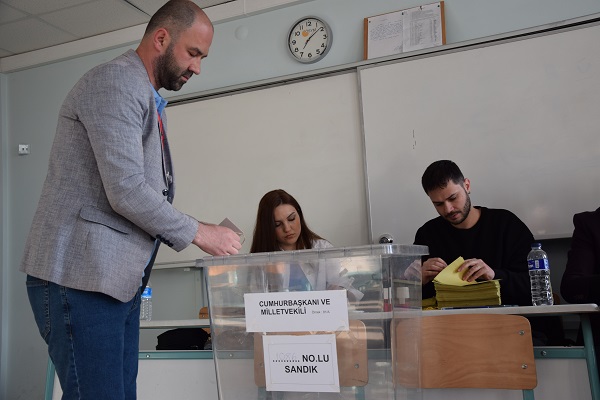 Foto - Saat 17.00’de sona erecek! Türkiye’den seçim manzaraları