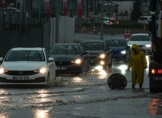 Foto - Saat verildi! İstanbul'u sağanak yeniden vuracak! Hafta sonu planınız varsa iptal edin