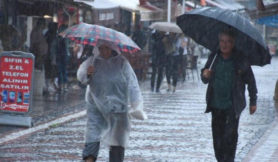 Saat verildi! İstanbul'u sağanak yeniden vuracak! Hafta sonu planınız varsa iptal edin