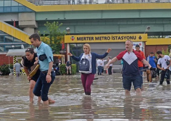 Foto - Saat verildi! İstanbul'u sağanak yeniden vuracak! Hafta sonu planınız varsa iptal edin