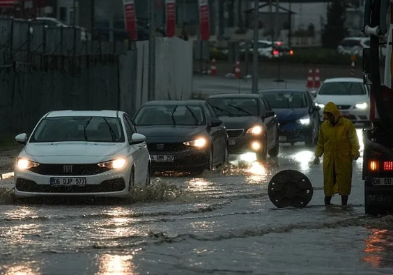 Foto - Saat verildi! İstanbul'u sağanak yeniden vuracak! Hafta sonu planınız varsa iptal edin