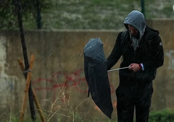 Foto - Saat verildi! İstanbul'u sağanak yeniden vuracak! Hafta sonu planınız varsa iptal edin