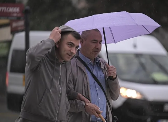 Foto - Saat verildi! İstanbul'u sağanak yeniden vuracak! Hafta sonu planınız varsa iptal edin
