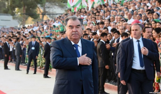 Foto - Saatler o ülkeden skandal çağrı: Orucu erteleyin