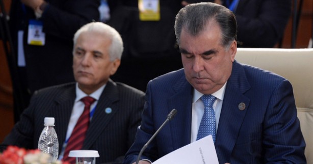 Foto - Saatler o ülkeden skandal çağrı: Orucu erteleyin