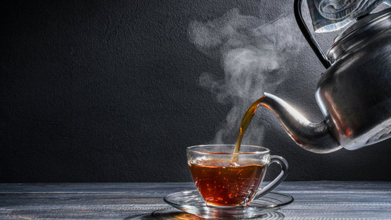 Sabah demleyin akşam için! İşte gün boyu taze kalan çay yapmanın sırrı