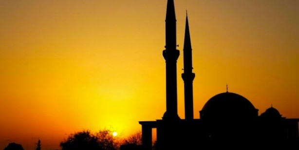 Foto - Sabah ezanı okununca yemek yersek ne olur? Sabah ezanı okununca sahur biter mi?