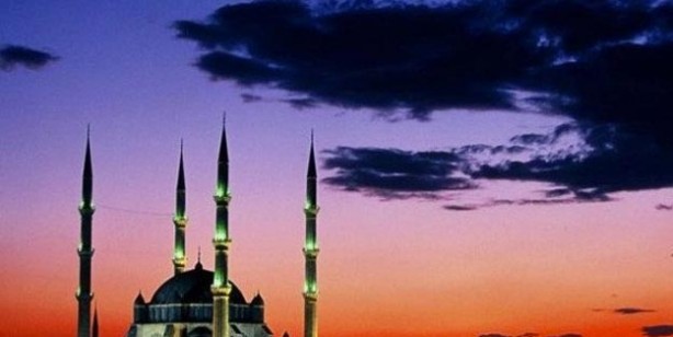 Foto - Sabah ezanı okununca yemek yersek ne olur? Sabah ezanı okununca sahur biter mi?