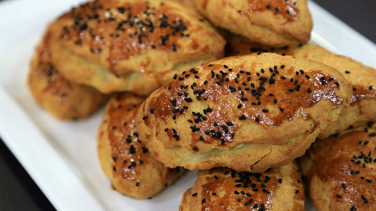 Sabah kahvaltılarının yıldızı! İşte usta şeflerin ev poğaçası tarifi