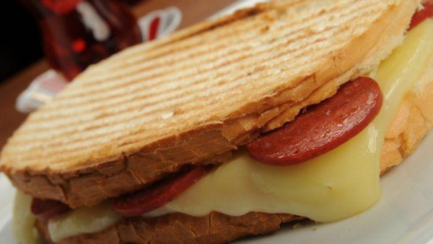 Foto - Sabah kahvaltısında tost yiyenler dikkat! Nasıl bize geri döner?