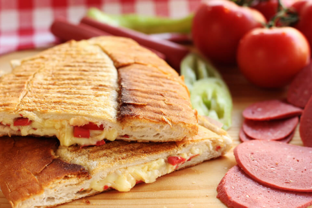 Sabah kahvaltısında tost yiyenler dikkat! Nasıl bize geri döner?