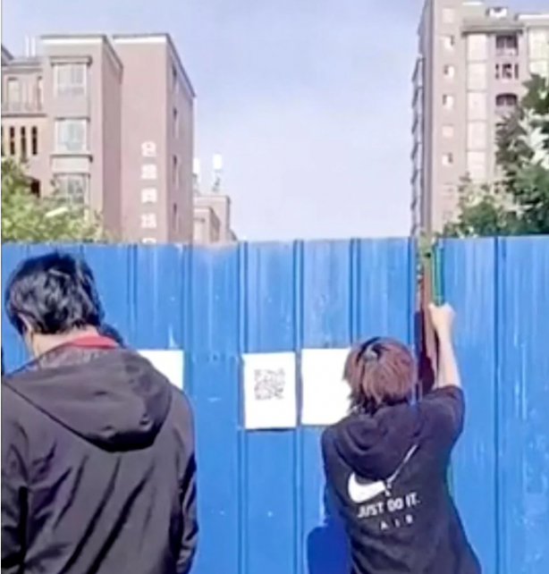 Foto - Sabaha kadar rahat yok! iPhone fabrikasının önü karıştı