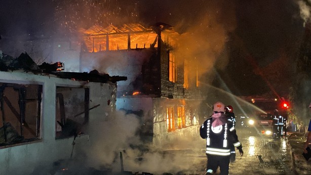 Sabaha karşı yangın paniği