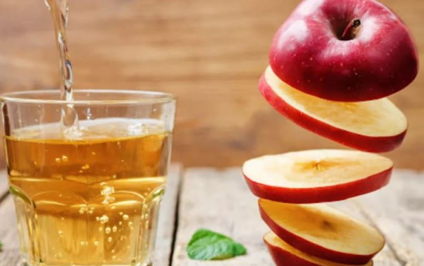 Sabahları aç karnına içilen elma suyu o dertlerden kurtarıyor