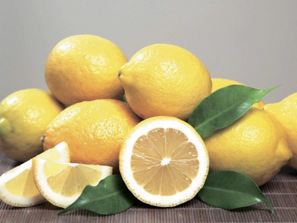 Sabahları limonlu su içmenin 5 mükemmel faydası